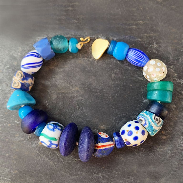 Bracelet Perles de verre Anciennes Bleues