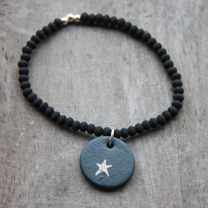 Bracelet noir mat/étoile platine/exclusivité
